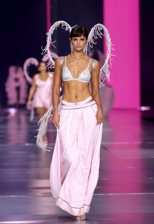 aofullwalk41156b587e4fa5f46