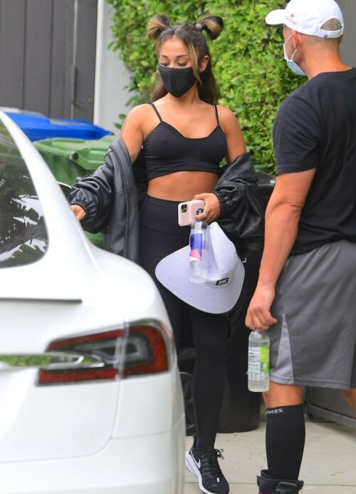 ariana grande 0099cbc6d75a82d1bace