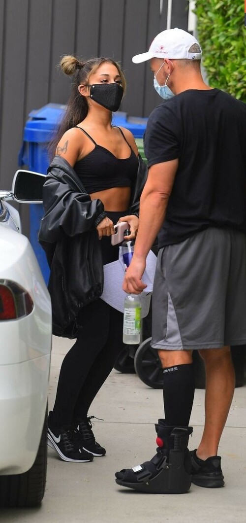 ariana grande 01083dae0d732bbc852a