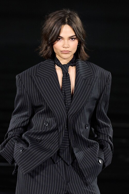ariana greenblatt at le defile you re worth it l oreal paris show at paris fashion week 09 29 2025 7