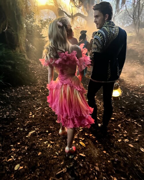 arianagrande---RDownload3e58cf9b303f48f9