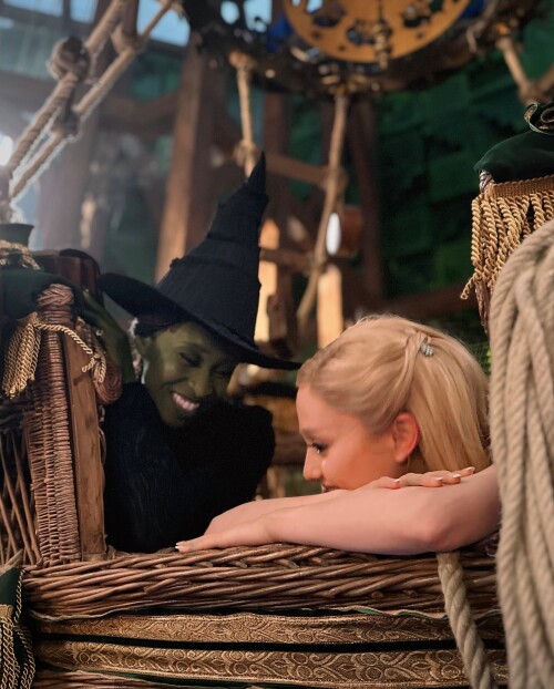 arianagrande 1729604729 3484499479860999694 77196965b24eb28fc220fb5