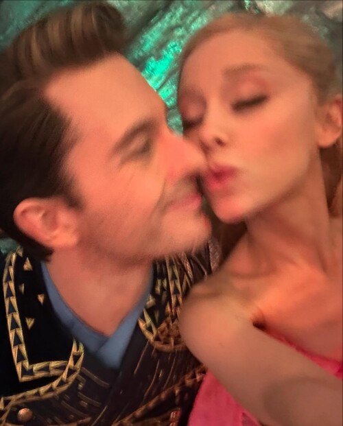 arianagrande_1732894090_3512092638587638345_771969698e1f6ca8623b64a