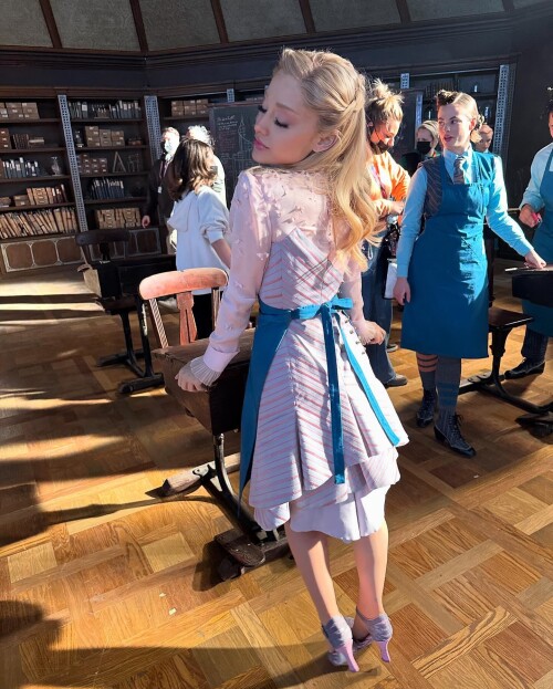 arianagrande 1732894090 3512092638595970499 7719696c2a887dfd8df0cdd