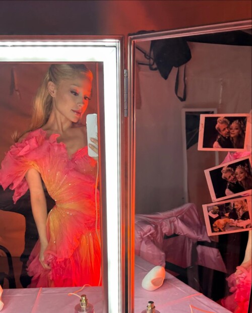 arianagrande_1732894090_3512092638646215081_771969630ffa193cdde4a3b