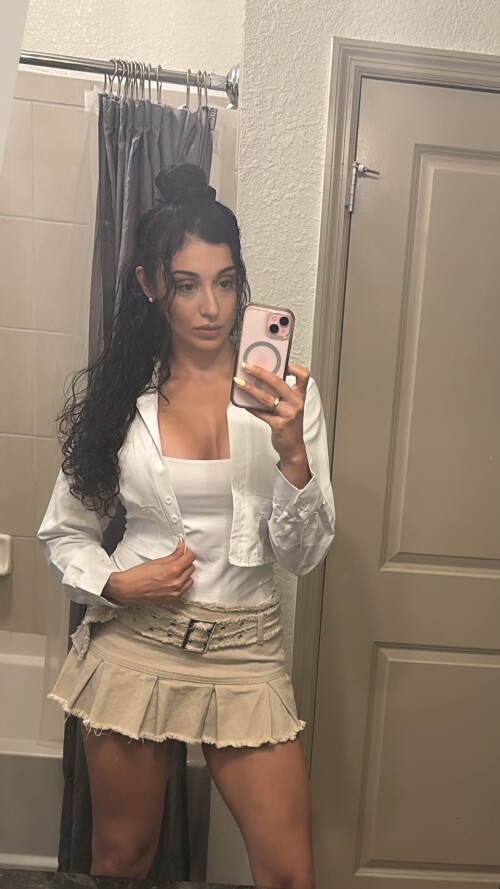 ariannagrace wwes2025 8 13 16.31.458 story3bfb5b6096f26e01