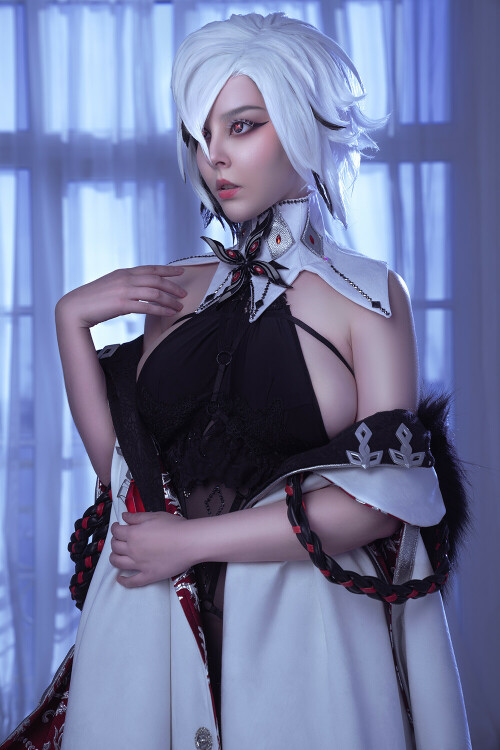 arlecchino_cosplay_by_disharmonica_dfdt8o5