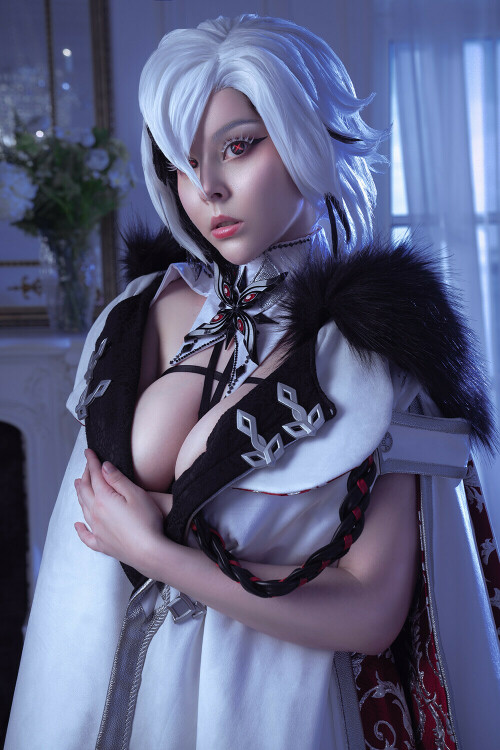 arlecchino cosplay by disharmonica dfdt8pj