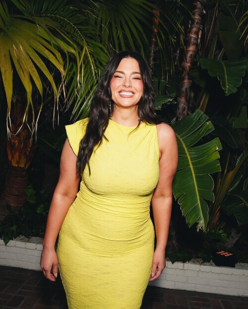 ashleygraham 1713013200 3345030974160464286 211484966c331c975c802f337