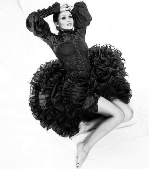 b w 21f2424e903af0b554