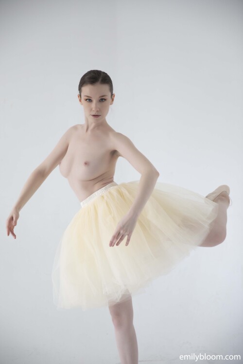 ballerina 002395dba8af72bc819f