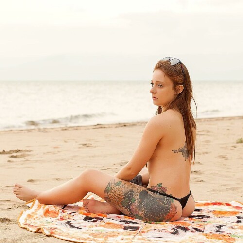 pic @erickmem #beachgirl #brazilianbeach #ilhabela #braziliangirl #girlswithtattoos #tattooedgirl #bikini #ruiva #ruivanatural #redhead #gingergirl #fitnessgirl #fitnessmotivation