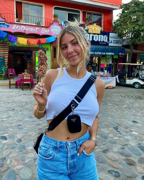 beatricebouchard CK99fC8HIkC