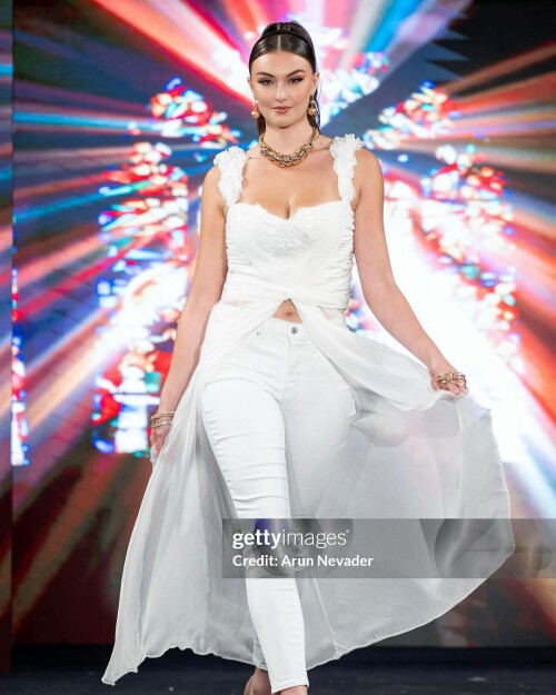 beautyandbrainswithatwist dab1f74316144d6cbf7eacaeaa3f129274b1213f2c3537f52f2edf08f345a814