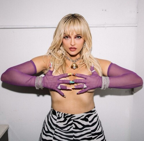 bebe rexha 1 768x75099cd7f2ed2d0b65e