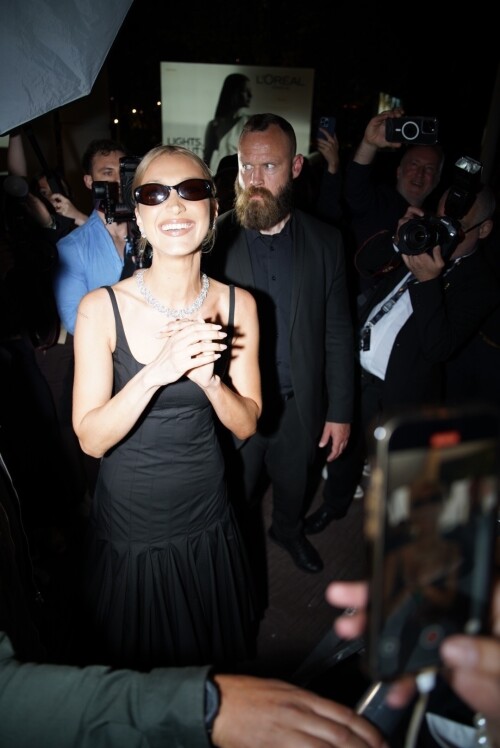 bella-1505baf4f759a1deae