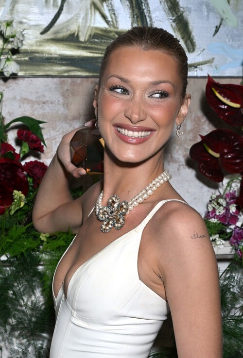 bella 27894d6e5b57f84935