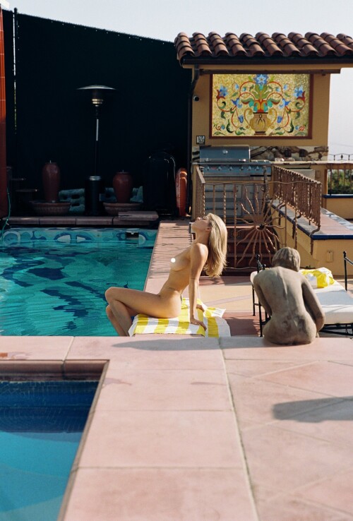 bella 683d9a3abc41441f8d