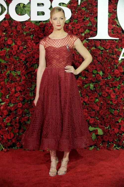 beth behrs at 70th annual tony awards in new york 06 12 2016 5 TYV8f49ddb631255a2f4