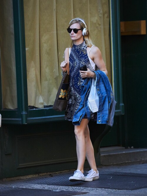 beth behrs out and about in new york 06 23 2016 2 R8VUdade7664a526b995
