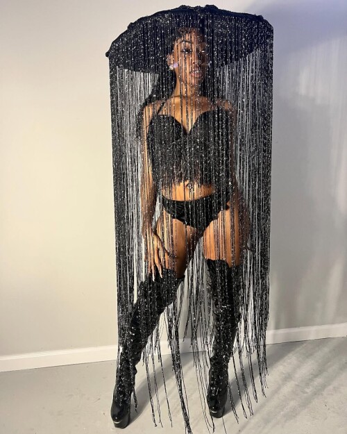 better in black anyways explorepage explore03901d3f692c2918