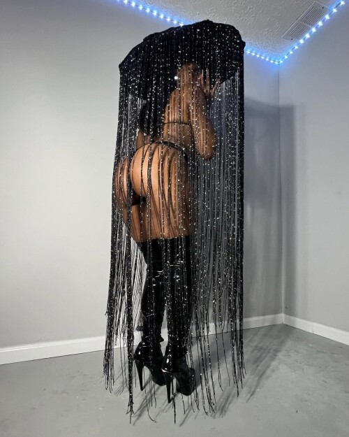 better in black anyways explorepage explore3cc49dab92fbee633