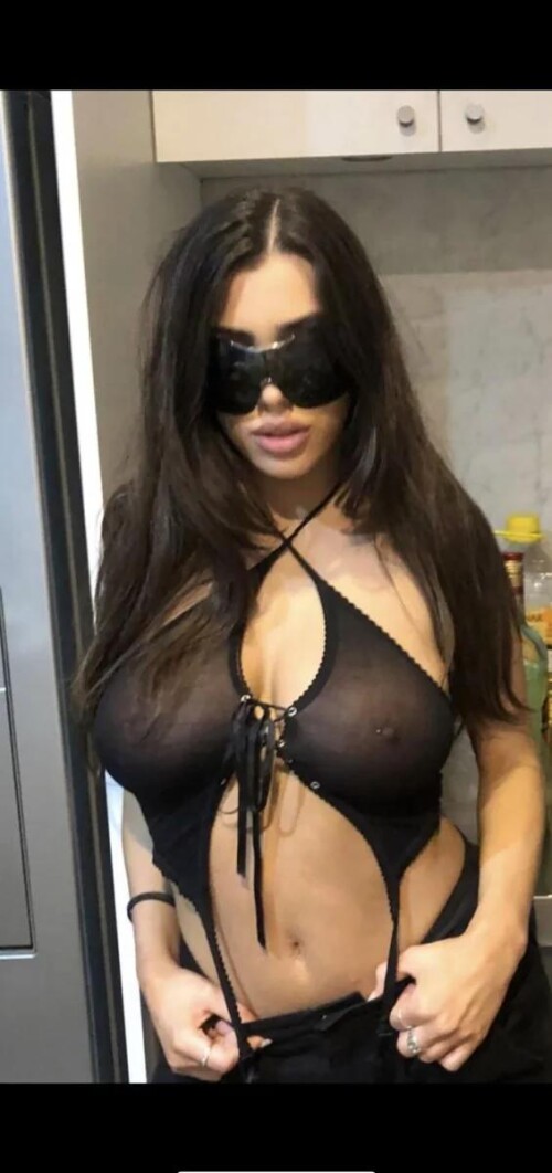 bianca censori 260e96946f8f2c7a2