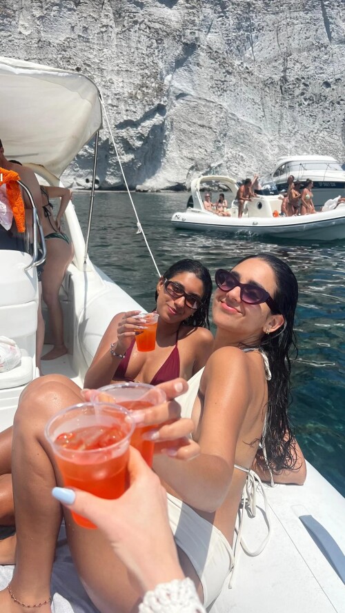 bikini sisters v0 45okdote1i8f18eee05c3c5188e27