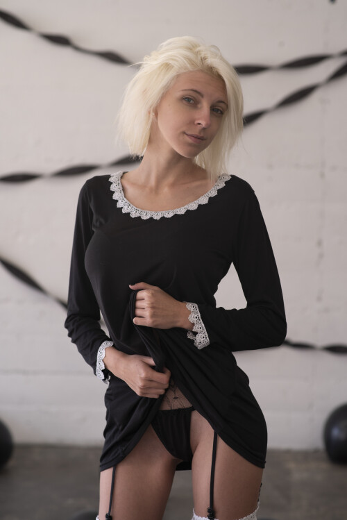 black 10e8555233435573a1