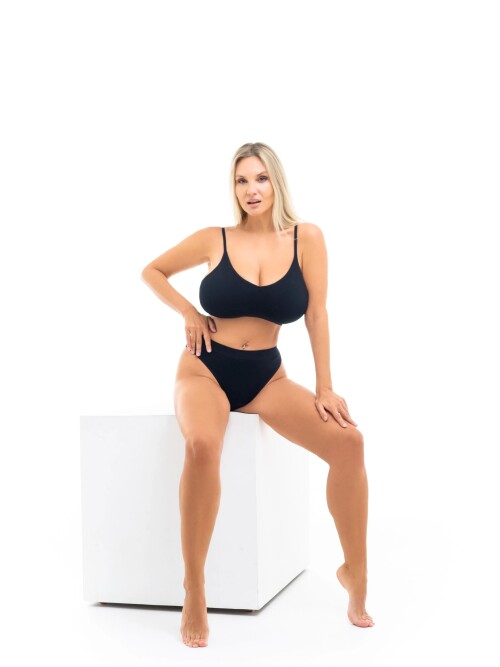 black 7215167053b8cb6630434732b4