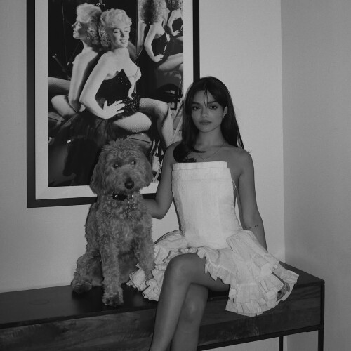 bloomers out for laufey at msg thank you for having me my sweet friend 3 467c30baf91cee4b2