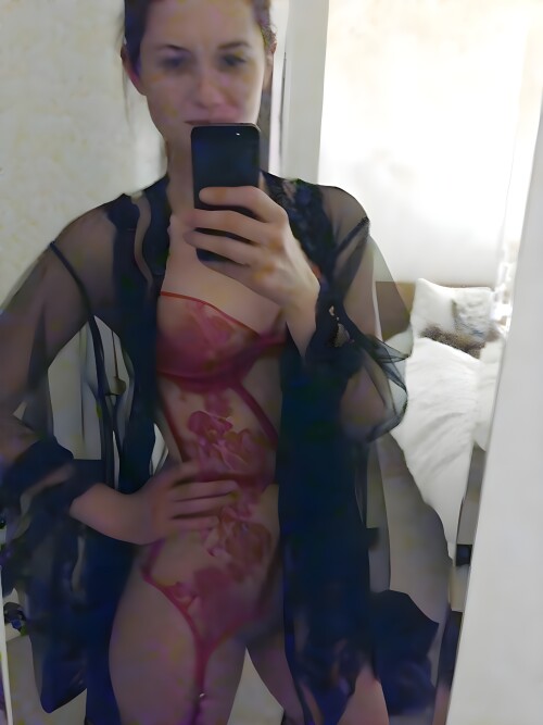 bonnie wright11 768x1024 1987871c59639c639