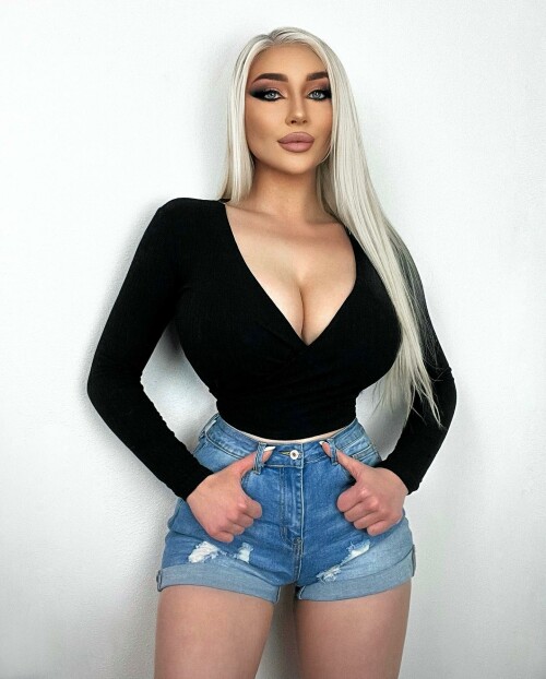 brooke.michelleee CnvjLNxrKer 2