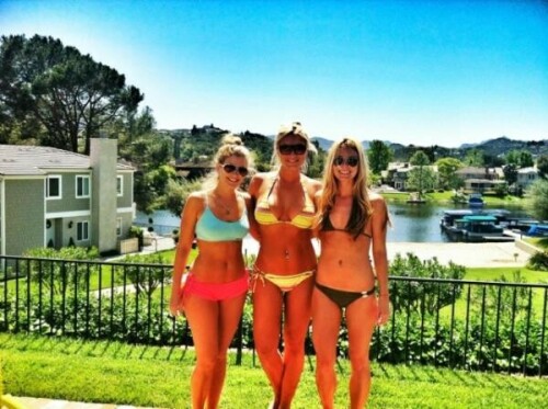 brooke hogan bikini candid qWRHcKf