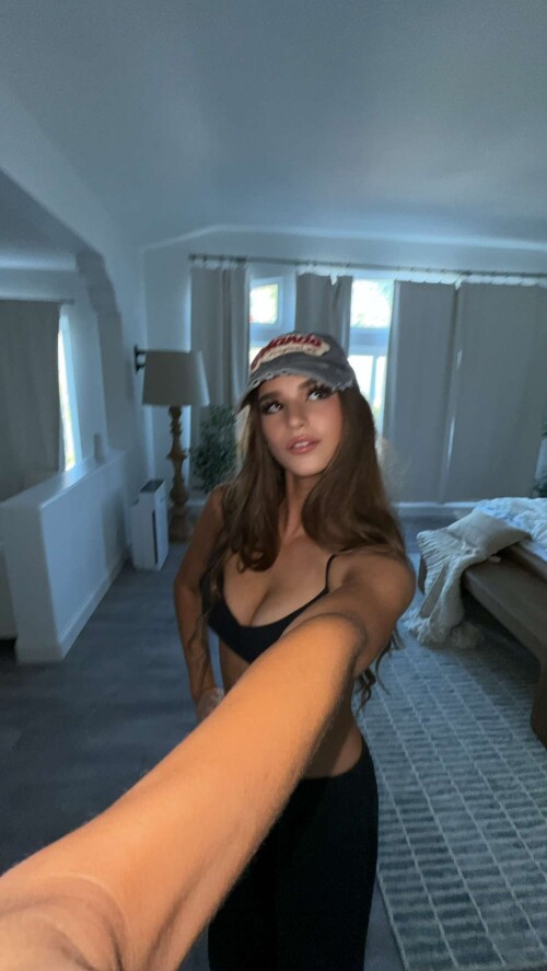 brookemonk RDownloada4c3700d719865b4