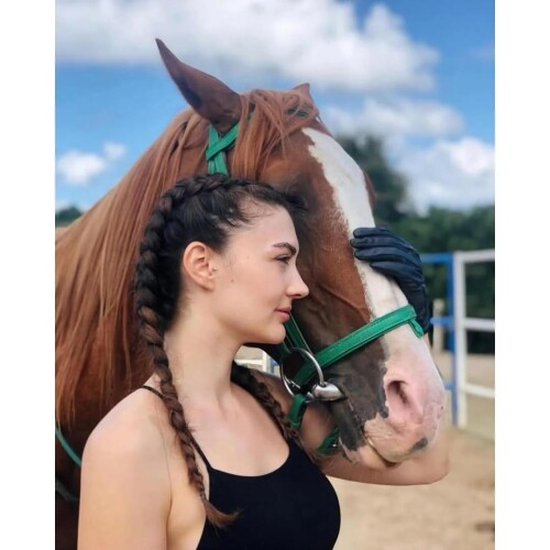 burcu ozberk v0 4iybzqpi6sff179f3f4a787c8f57d