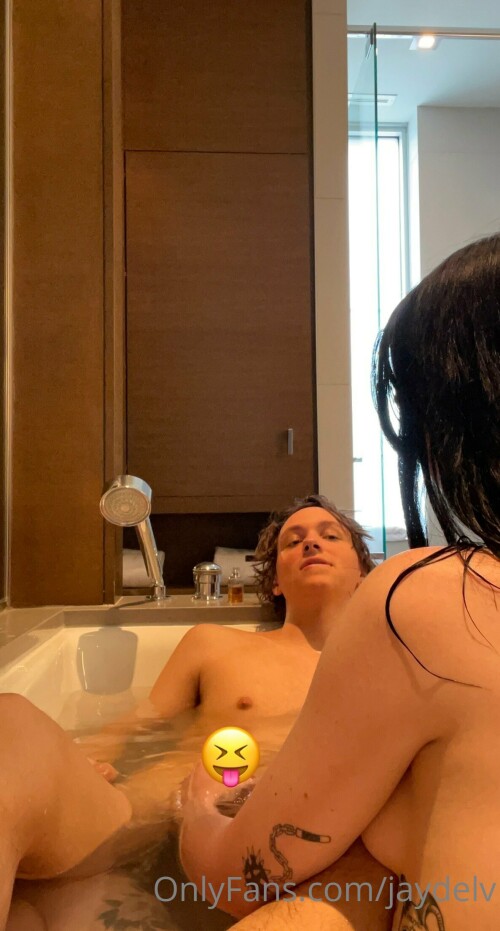 c12c77bd a894 4457 ae71 e610f4573cde