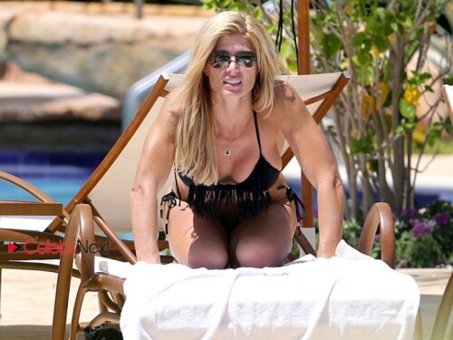 c1e9f torriewilsonbikiniphotosinmiamiatpoolsidecelebsnext0008