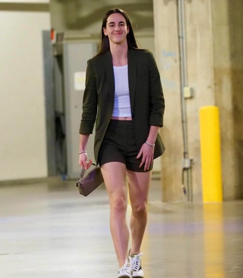 caitlin clark v0 j2z3cgajul7d1aad5f072b68afca7