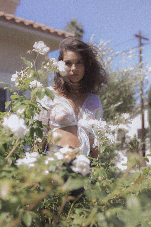 caitlin stasey 05