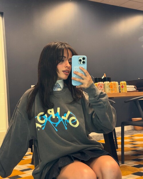 camila_cabello-20250410_221011-3216703821ade3e8254faf72c0
