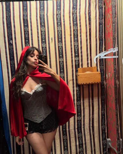 camila_cabello-photo-DQdIL2liRZn-20251030_212629_573351495c8bc1779f6457ae5