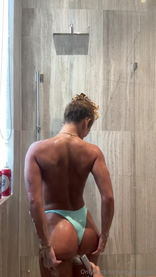 cclaire.bbearxo noelleleyva shower 3cc535faa52c776b7