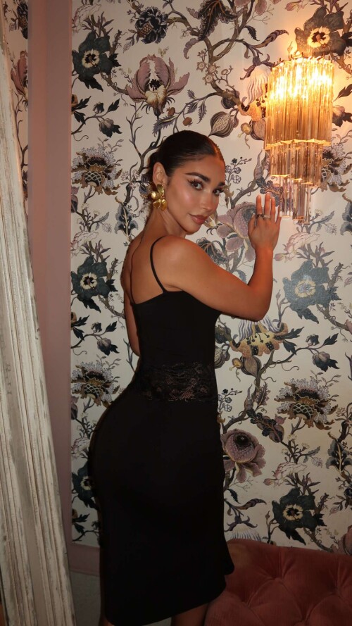 chantel RDownload7794c1bab75b7043