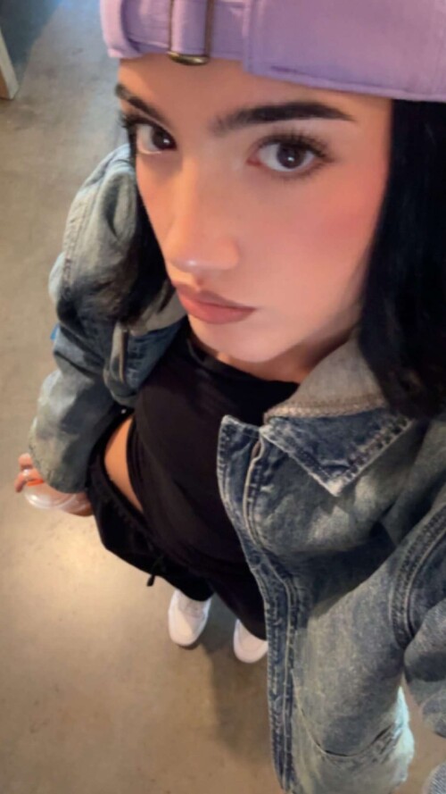 charli RDownloadfe7b79ec2832ace5