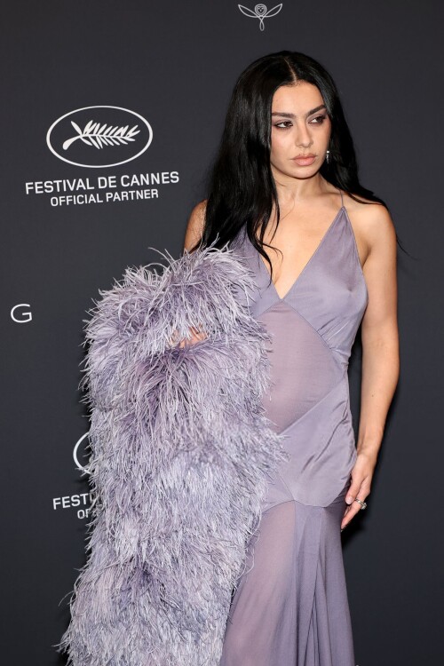 charli 13ba64eeaff1638917