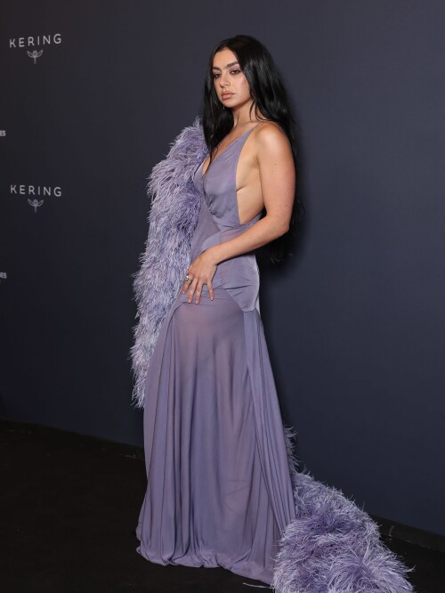 charli 2076f1e2412c22887e