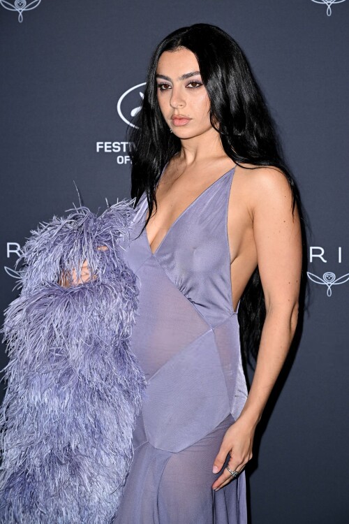 charli 230774d6fa7e31886c