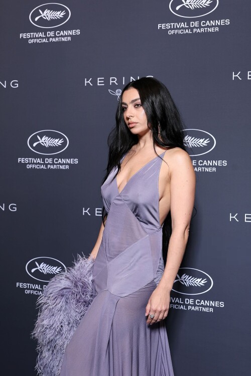 charli 241da1dd82740cde09