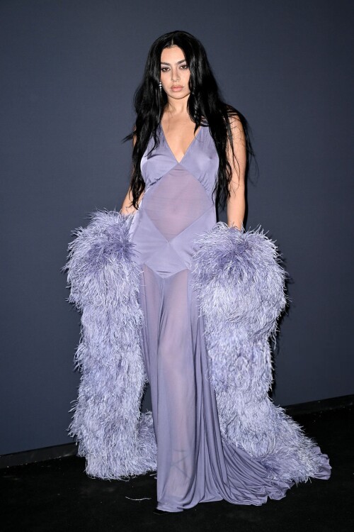 charli 37da23d432565c6f18